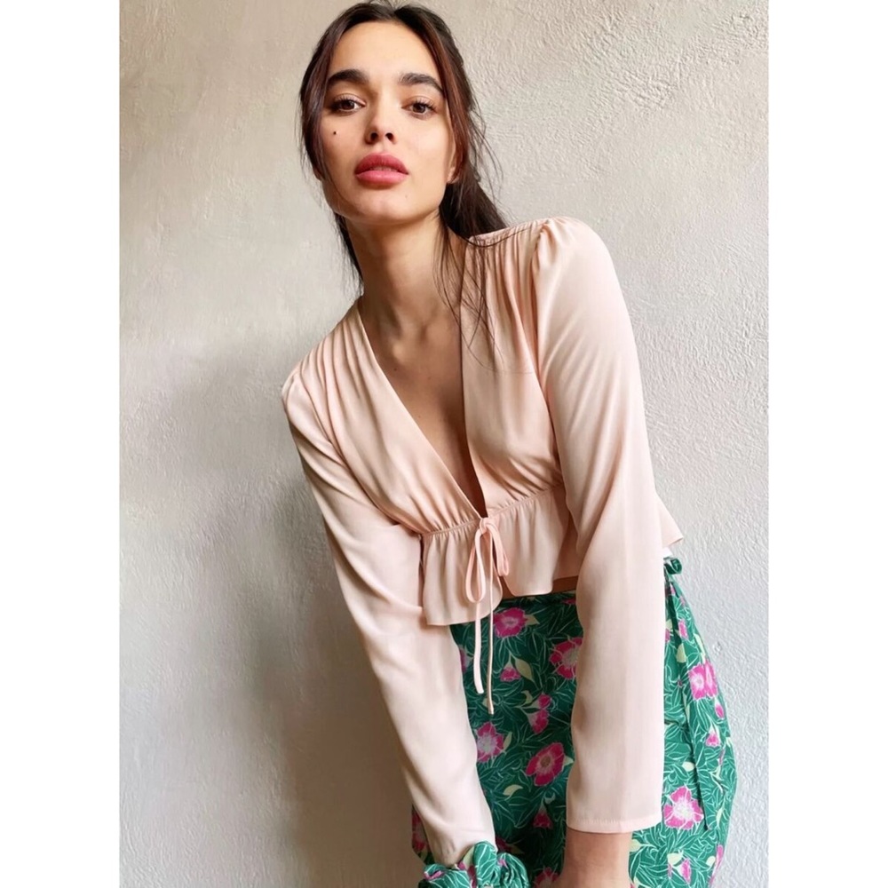 Sunday Best Aritzia Cropped Tie-Front Blouse in Cream Size Medium